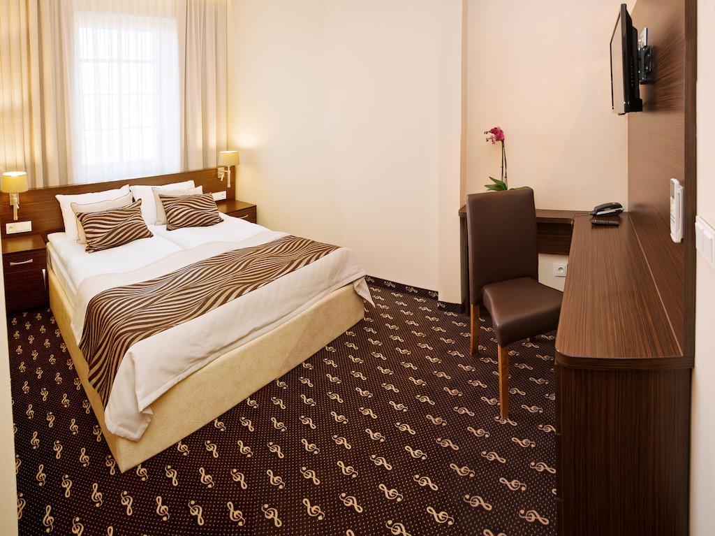 Hotel Fryderyk Nysa Oda fotoğraf