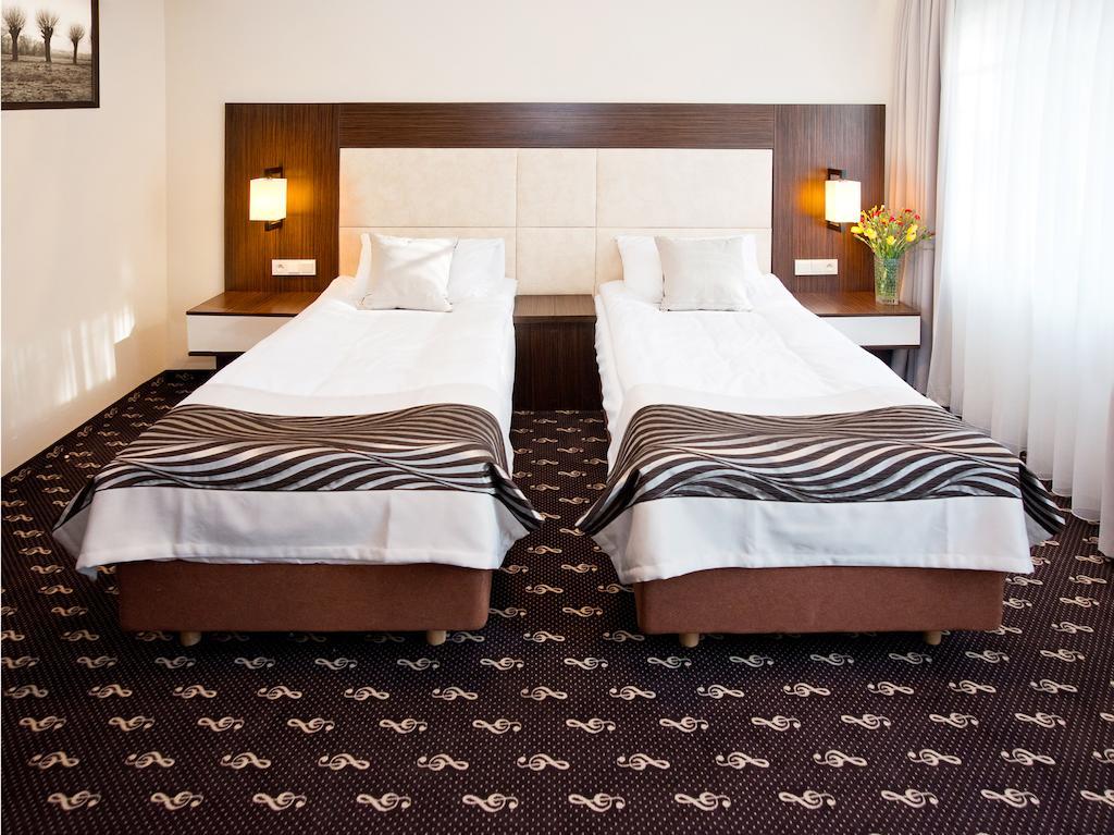 Hotel Fryderyk Nysa Oda fotoğraf