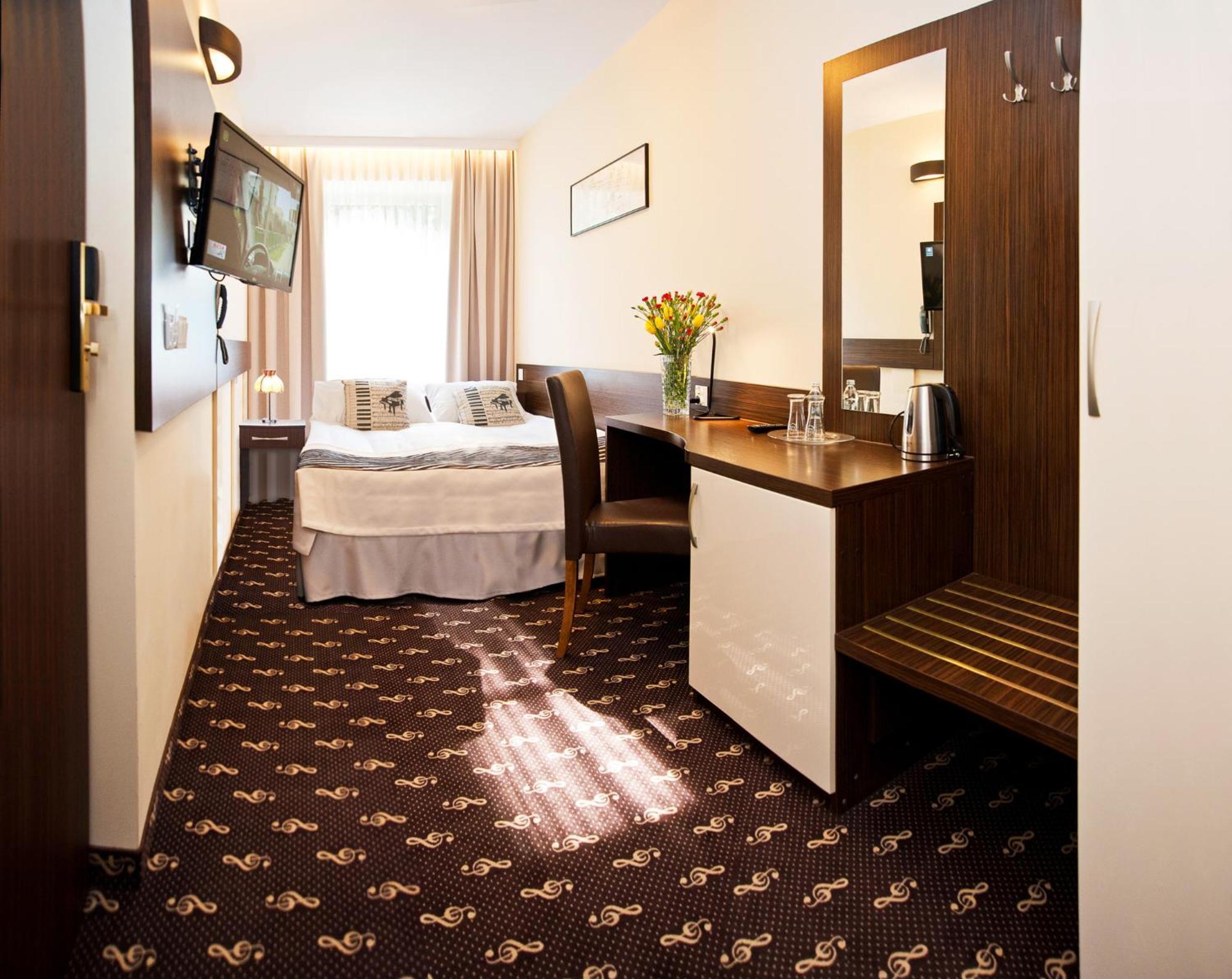 Hotel Fryderyk Nysa Oda fotoğraf